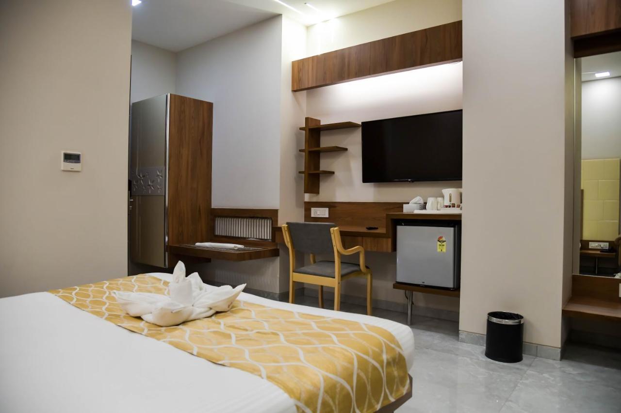 Shree Ganga SMB Hotels Ujjain Exterior foto