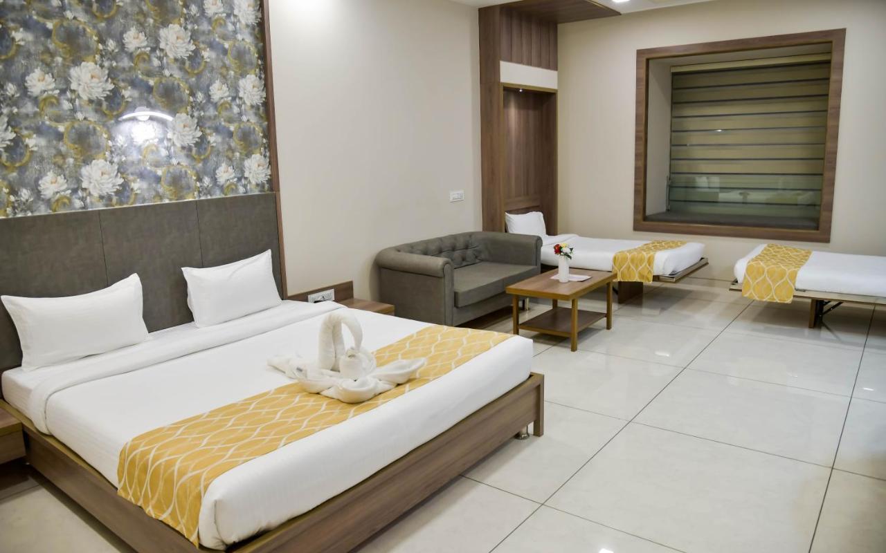 Shree Ganga SMB Hotels Ujjain Exterior foto