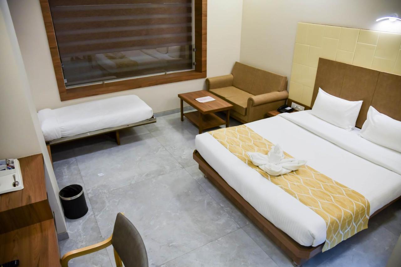 Shree Ganga SMB Hotels Ujjain Exterior foto