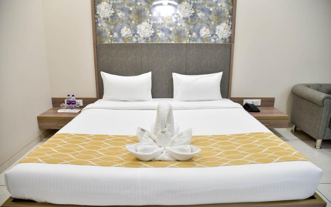 Shree Ganga SMB Hotels Ujjain Exterior foto