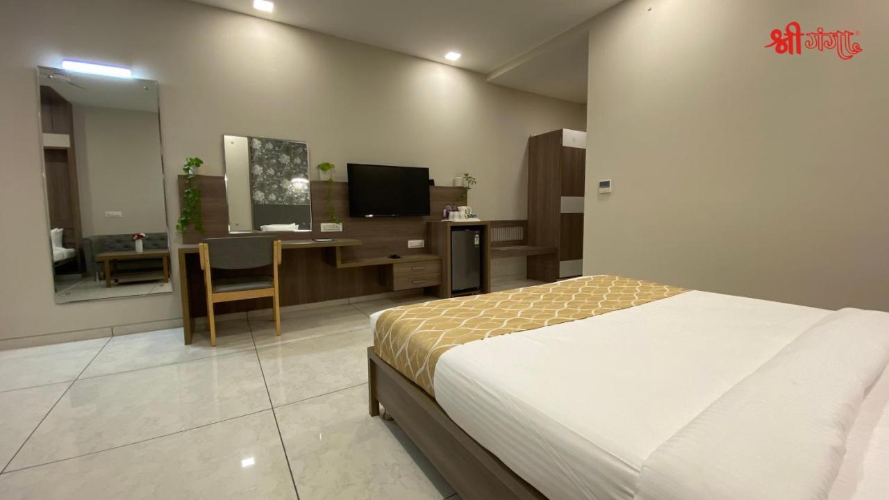 Shree Ganga SMB Hotels Ujjain Exterior foto